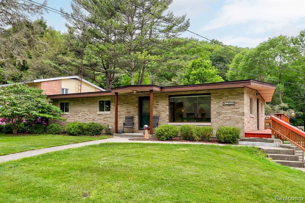 199 Grand Avenue, Grand Haven, MI 49417 Main Photo