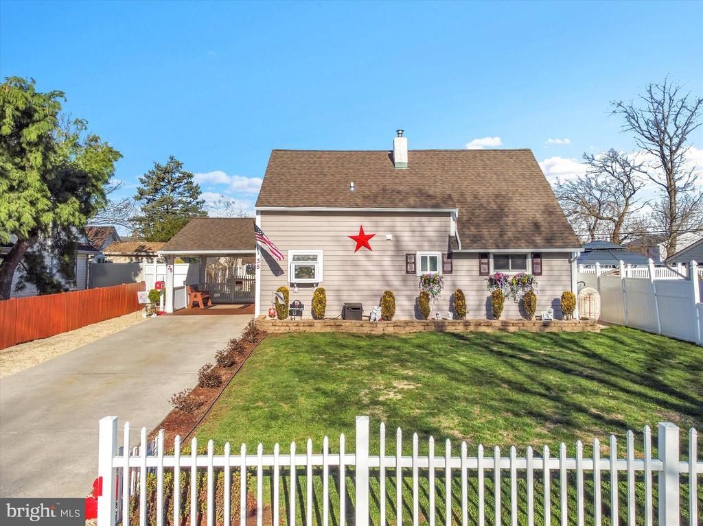 35 HONEYSUCKLE LANE, LEVITTOWN, PA 19055