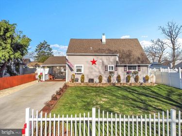 35 HONEYSUCKLE LANE, LEVITTOWN, PA 19055