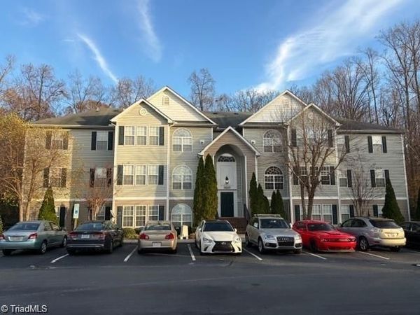 2600 Pennoak Way , Unit H, Greensboro, NC 27407
