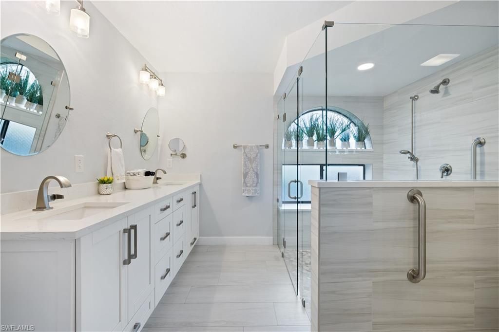 565 Beachwalk Cir, Unit T-102, Naples, FL 34108 Photo
