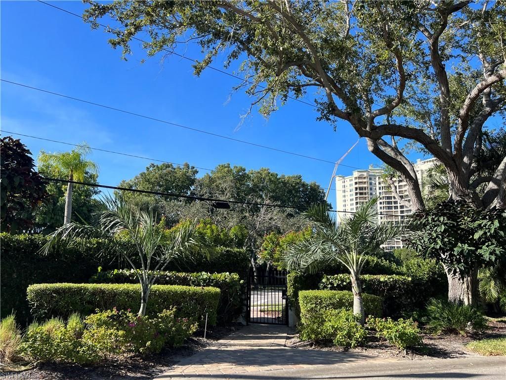 565 Beachwalk Cir, Unit T-102, Naples, FL 34108 Photo
