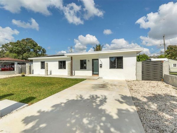 14520 Carver Dr, Miami, FL 33176