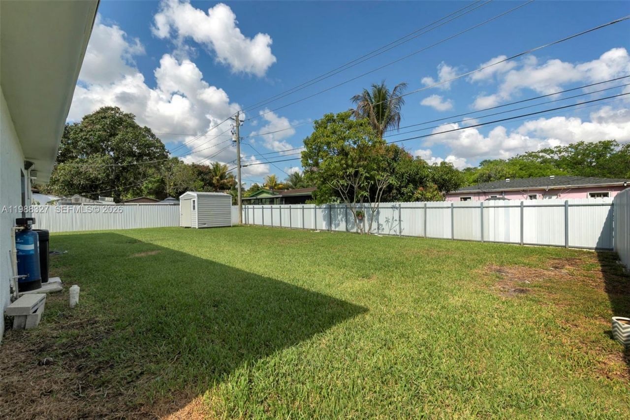 14520 Carver Dr, Miami, FL 33176 Photo