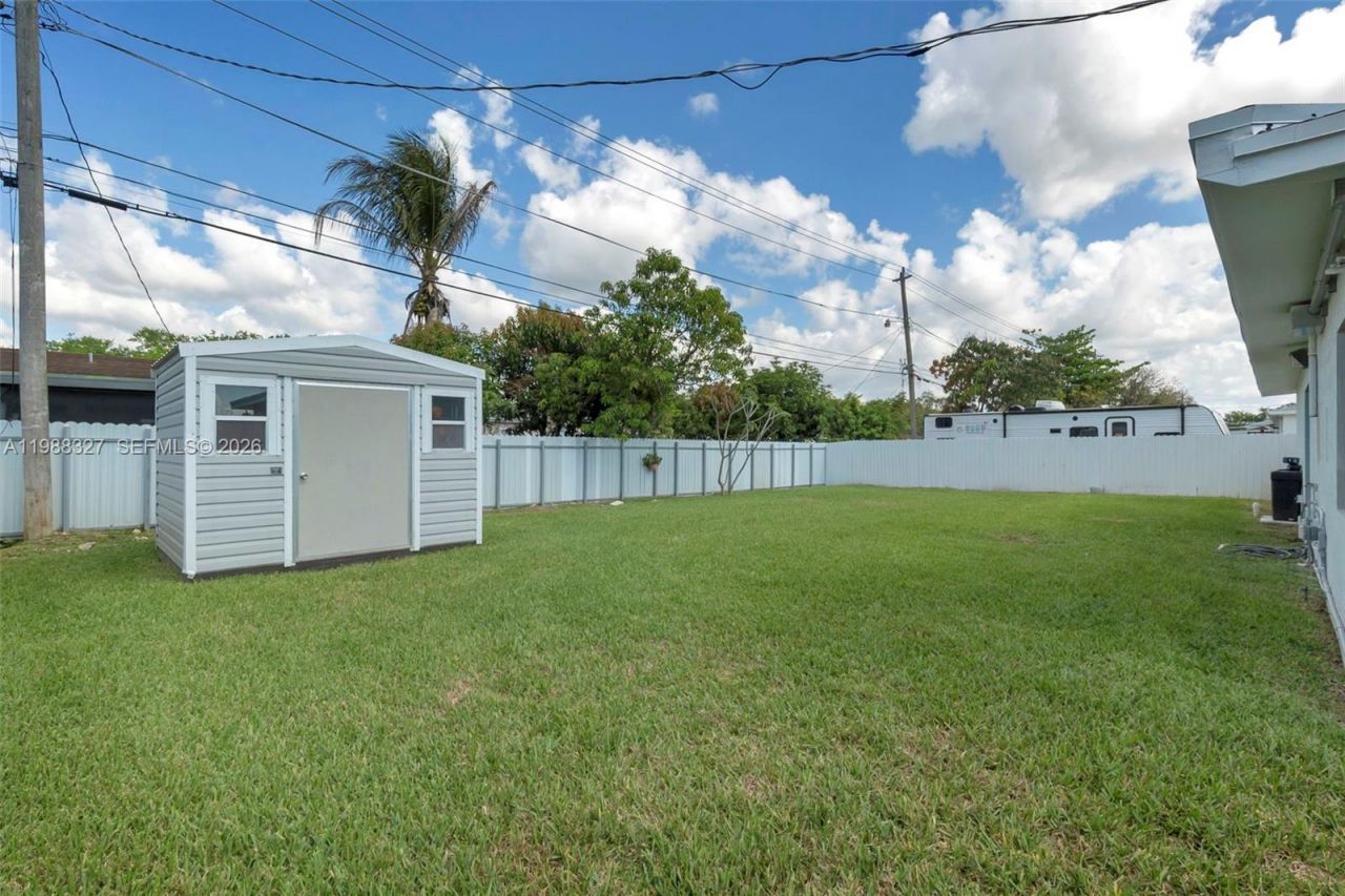 14520 Carver Dr, Miami, FL 33176 Photo