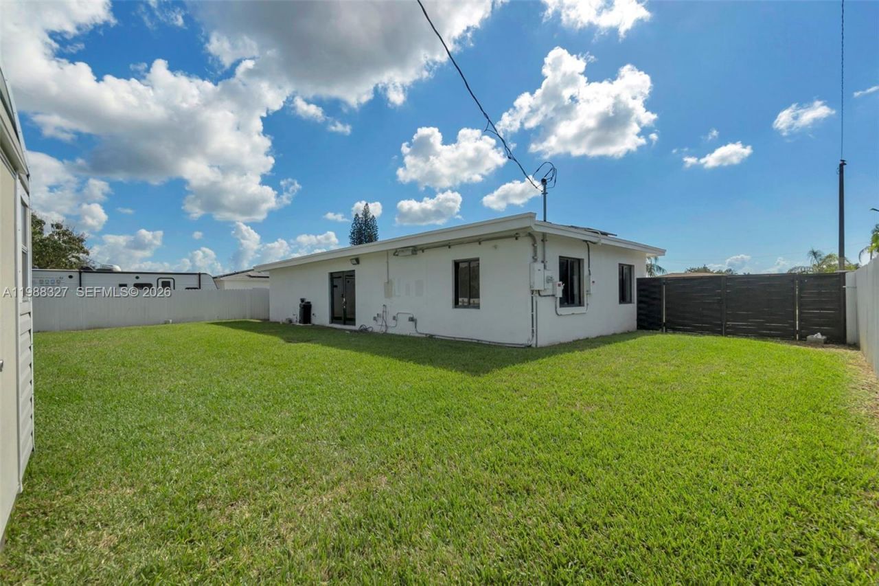 14520 Carver Dr, Miami, FL 33176 Photo