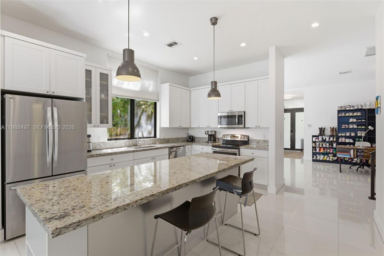 3407 Day Ave , Unit 3407, Miami, FL 33133 Photo