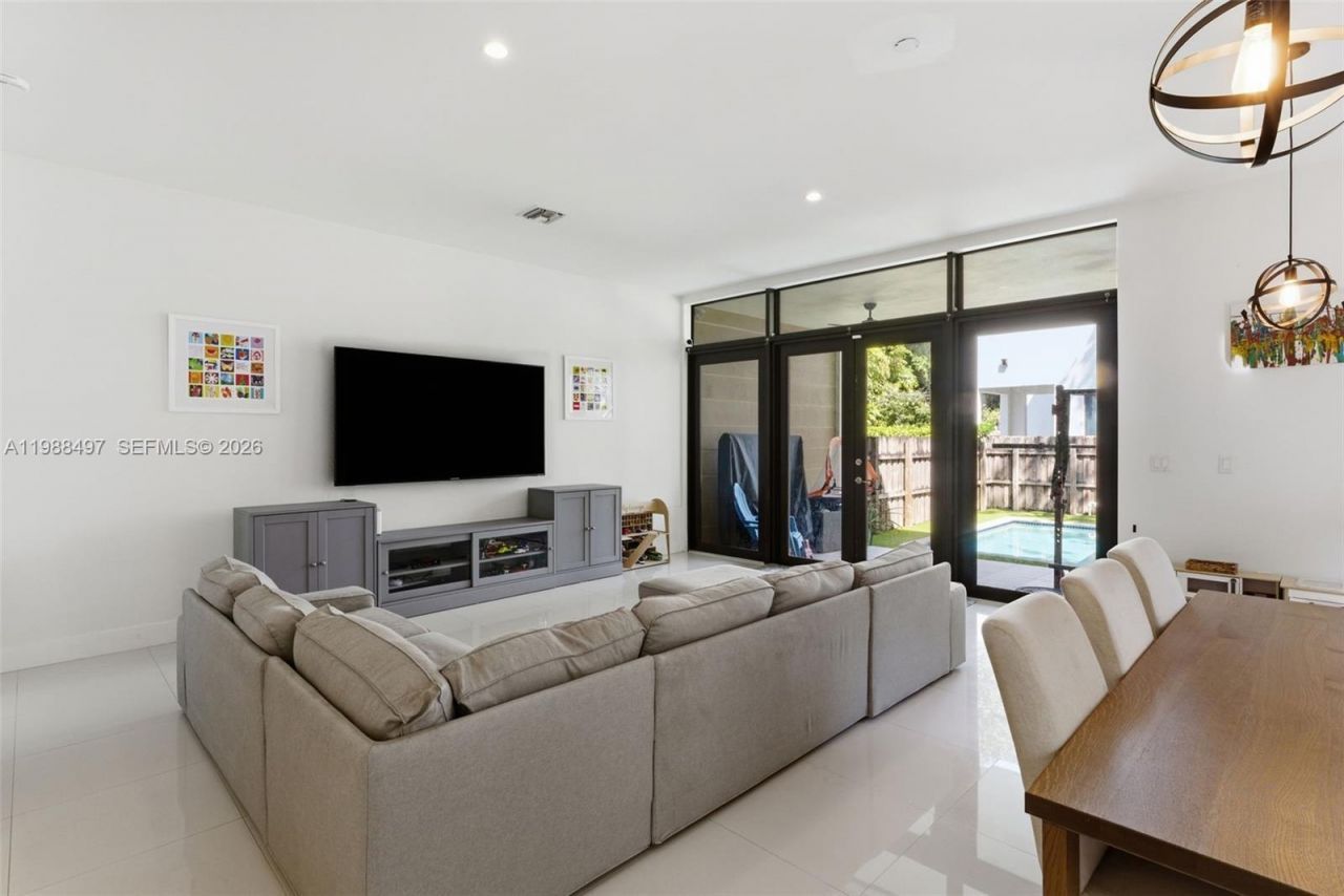 3407 Day Ave, Unit 3407, Miami, FL 33133 Photo