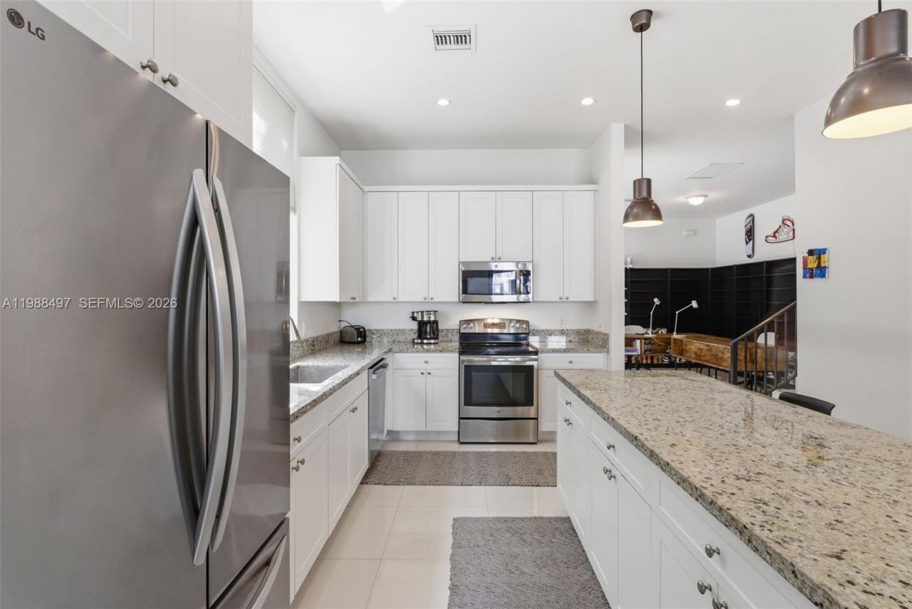 3407 Day Ave, Unit 3407, Miami, FL 33133 Photo