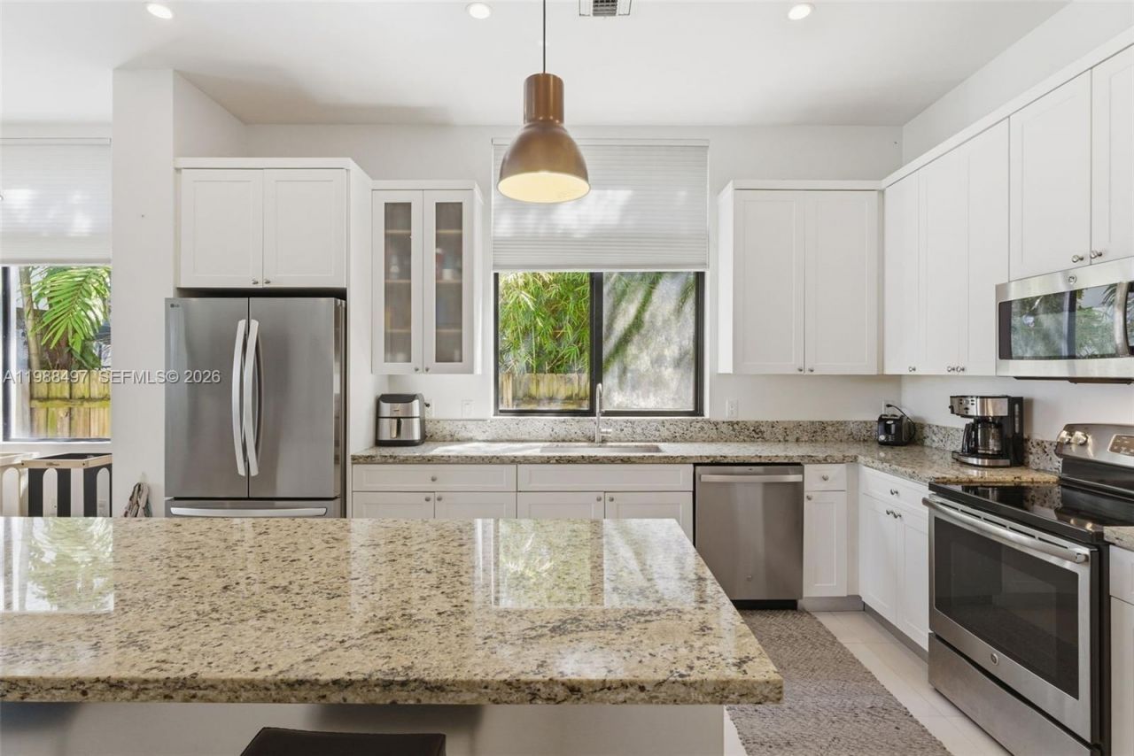 3407 Day Ave , Unit 3407, Miami, FL 33133 Photo