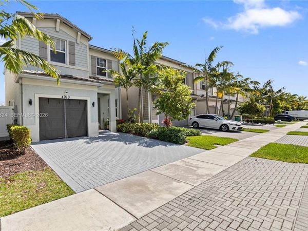 4910 NW 48th Ter, Tamarac, FL 33319