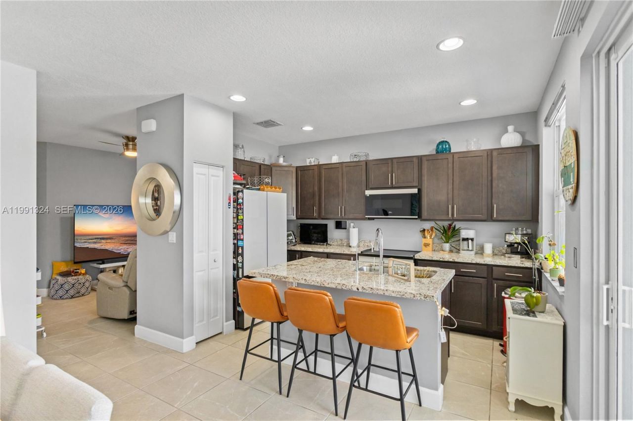 4910 NW 48th Ter, Tamarac, FL 33319 Photo