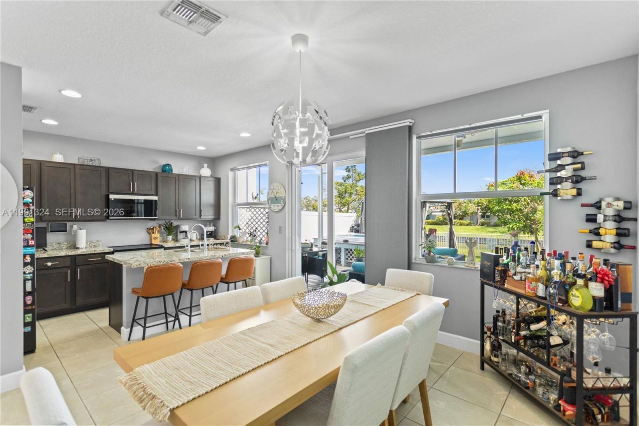 4910 NW 48th Ter, Tamarac, FL 33319 Photo