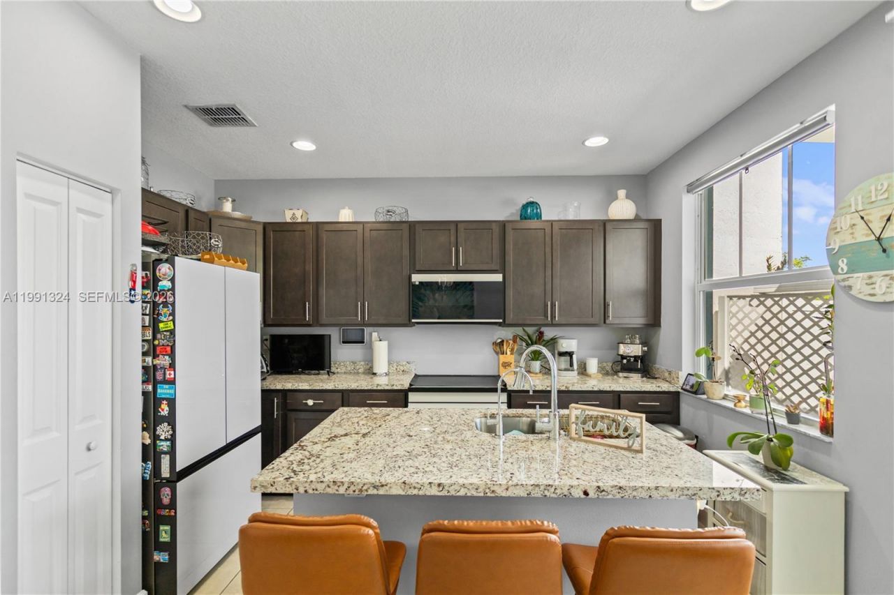 4910 NW 48th Ter, Tamarac, FL 33319 Photo