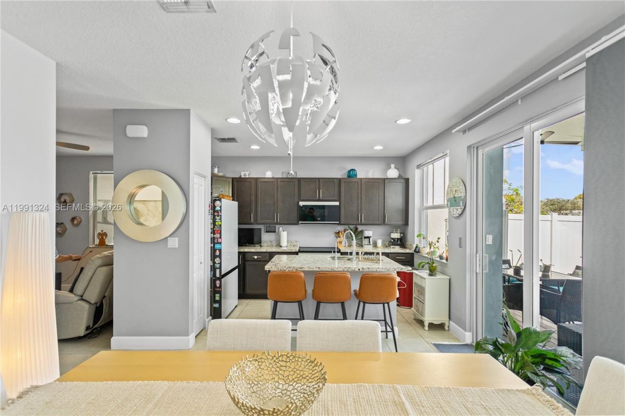 4910 NW 48th Ter, Tamarac, FL 33319 Photo