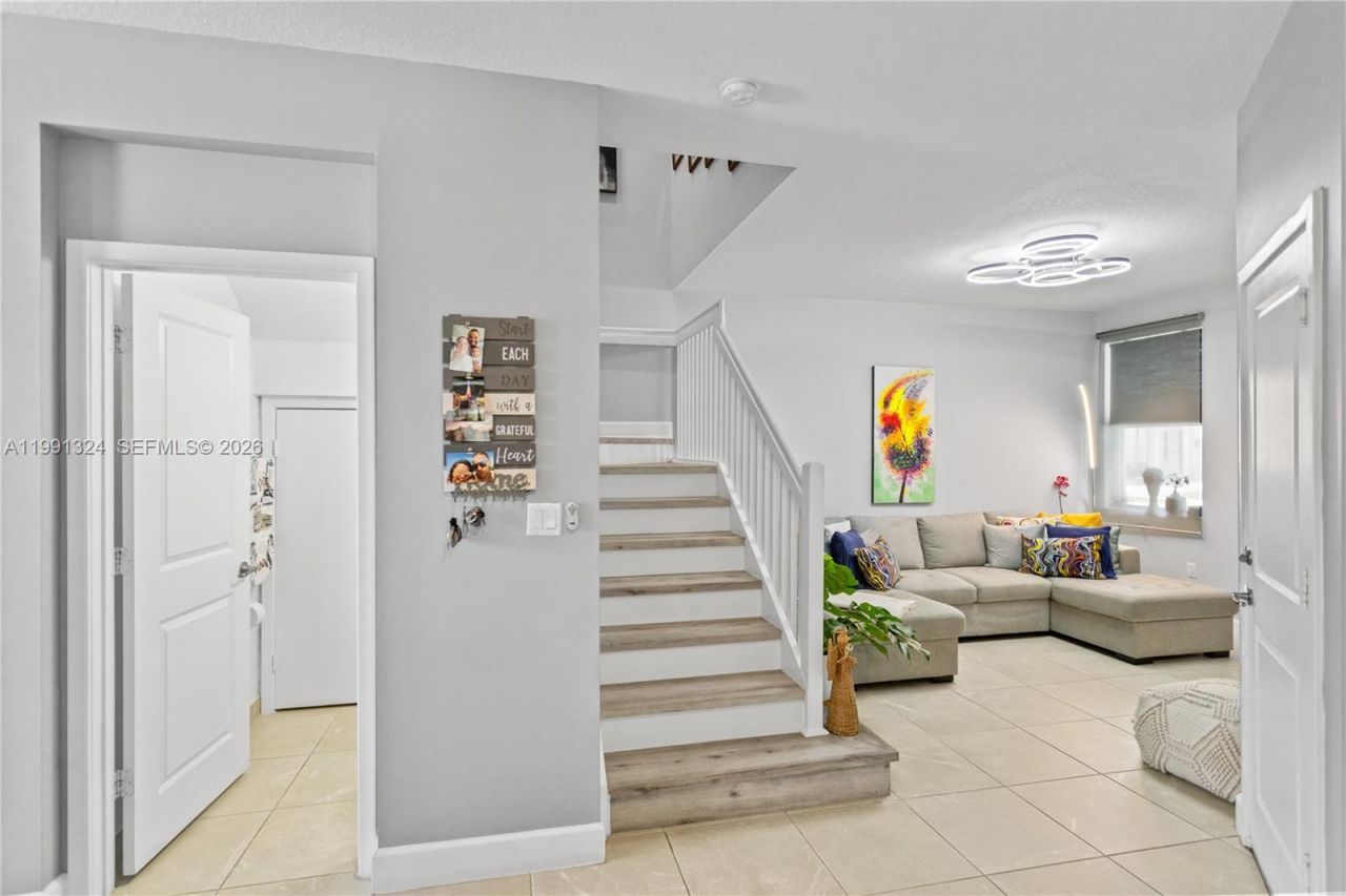 4910 NW 48th Ter, Tamarac, FL 33319 Photo