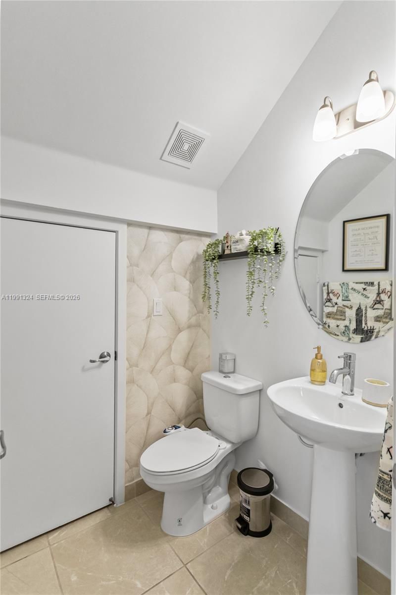 4910 NW 48th Ter, Tamarac, FL 33319 Photo