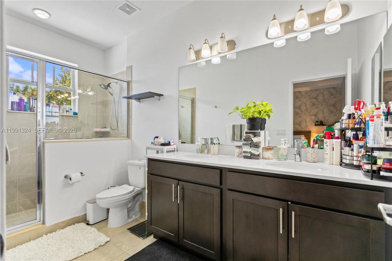 4910 NW 48th Ter, Tamarac, FL 33319 Photo