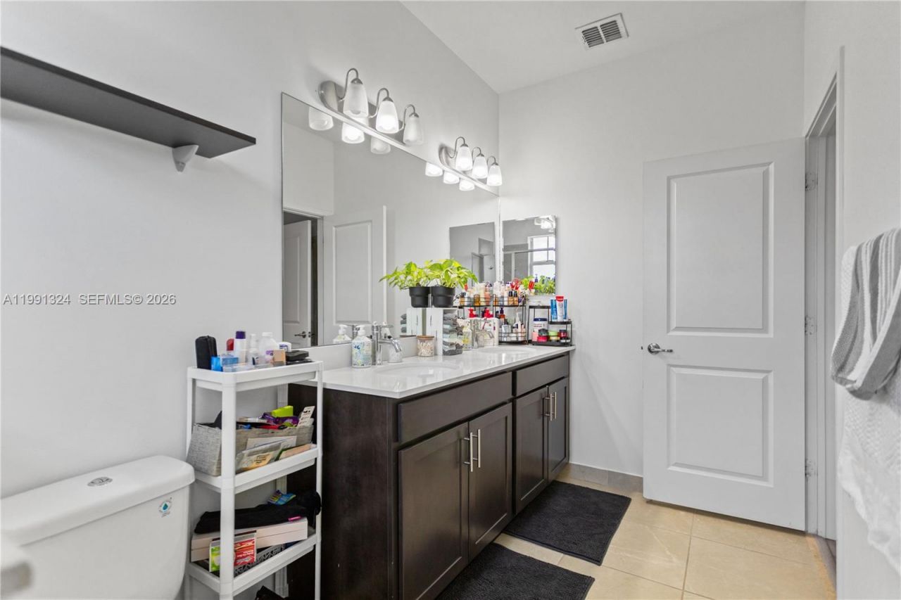 4910 NW 48th Ter, Tamarac, FL 33319 Photo