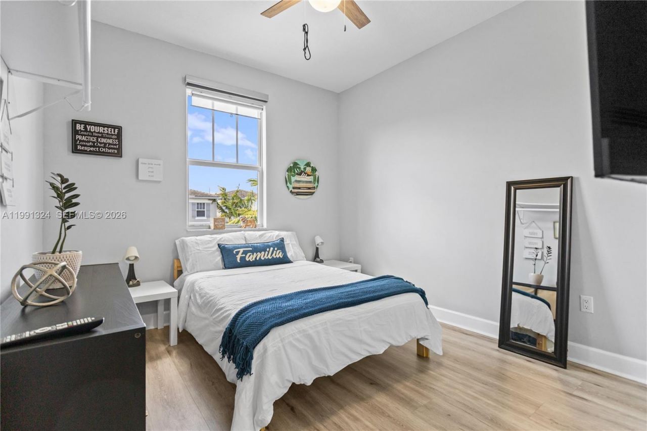 4910 NW 48th Ter, Tamarac, FL 33319 Photo