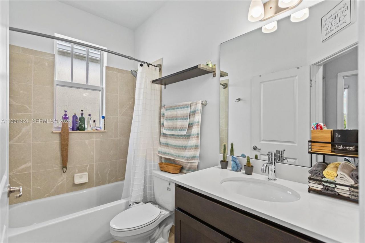 4910 NW 48th Ter, Tamarac, FL 33319 Photo