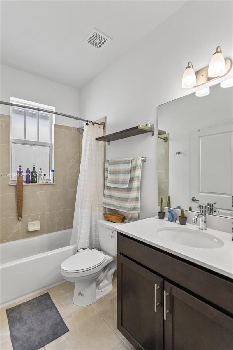 4910 NW 48th Ter, Tamarac, FL 33319 Photo