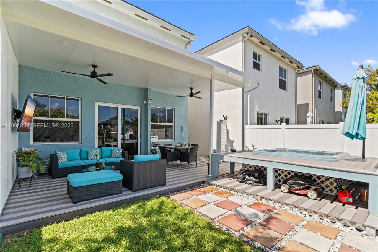 4910 NW 48th Ter, Tamarac, FL 33319 Photo