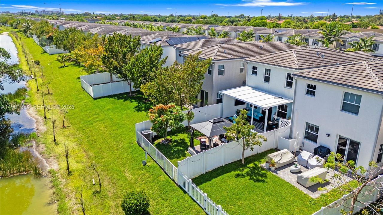 4910 NW 48th Ter, Tamarac, FL 33319 Photo