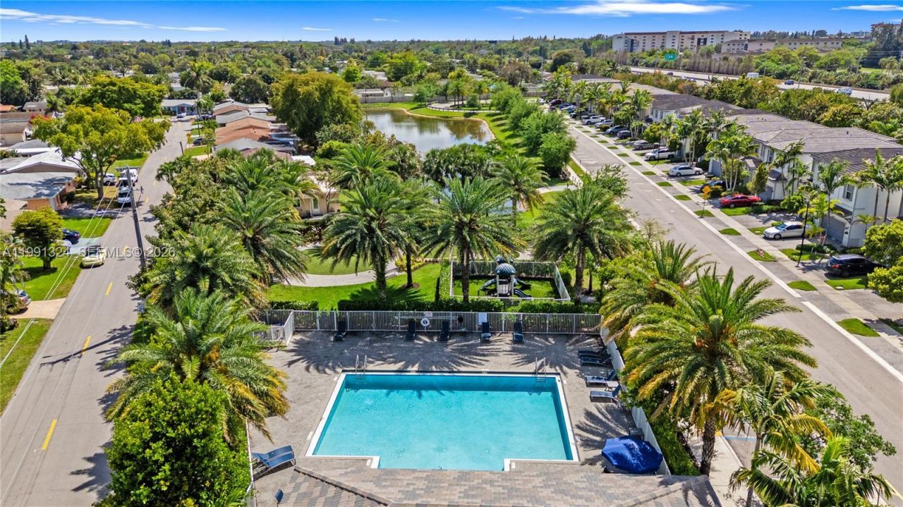 4910 NW 48th Ter, Tamarac, FL 33319 Photo