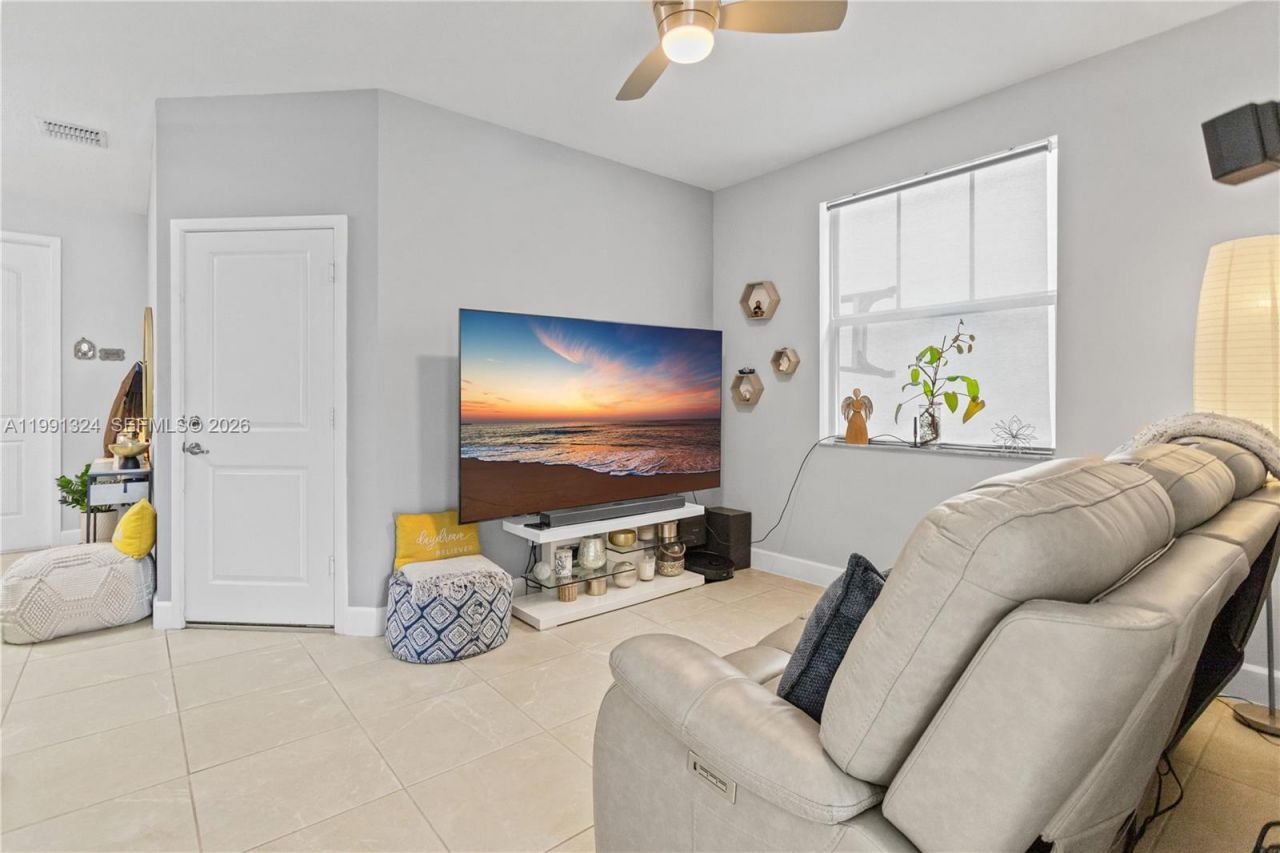 4910 NW 48th Ter, Tamarac, FL 33319 Photo