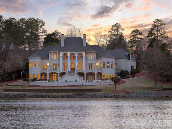 6905 Shinnecock Hill Lane, Charlotte, NC 28277