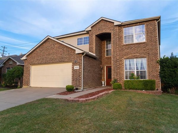 10120 Sourwood Drive, Fort Worth, TX 76244