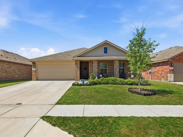 229 Abingdon Street, Azle, TX 76020