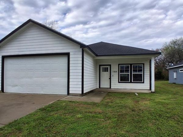 1904 Wesley Street , Greenville, TX 75401