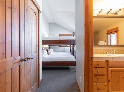 12258 Lookout Loop, Truckee, CA 96161 Photo