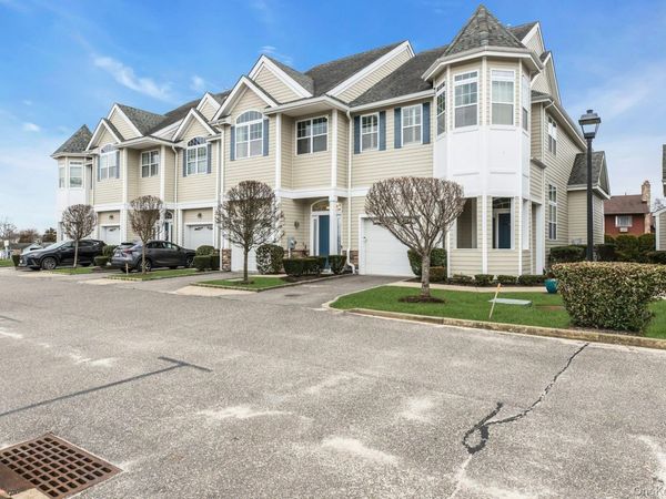 123 Jackie Court , Patchogue, NY 11772