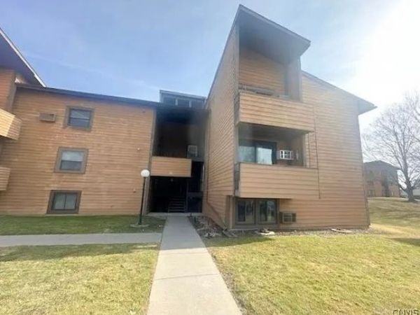 555 Village Boulevard N, Baldwinsville, NY 13027