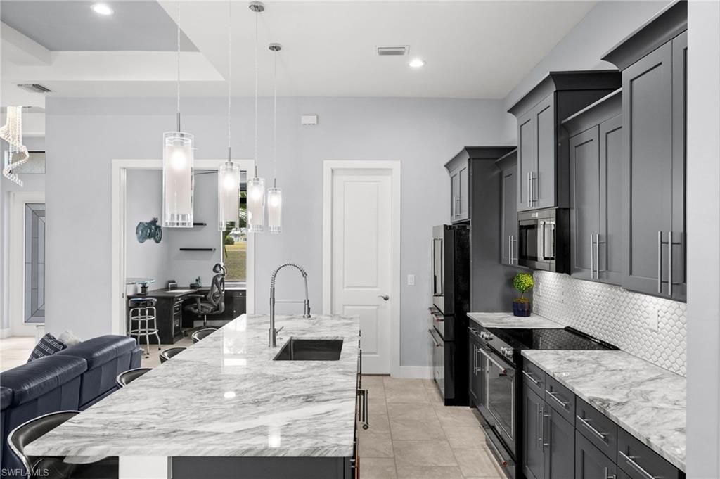 4203 NW 38th St , Cape Coral, FL 33993 Photo