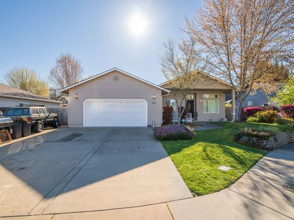 1711 Blue Moon Lane, Grants Pass, OR 97527