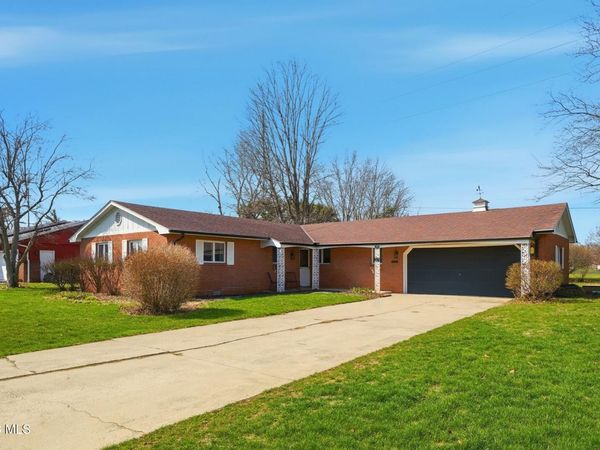 400 Chase Road, Findlay, OH 45840