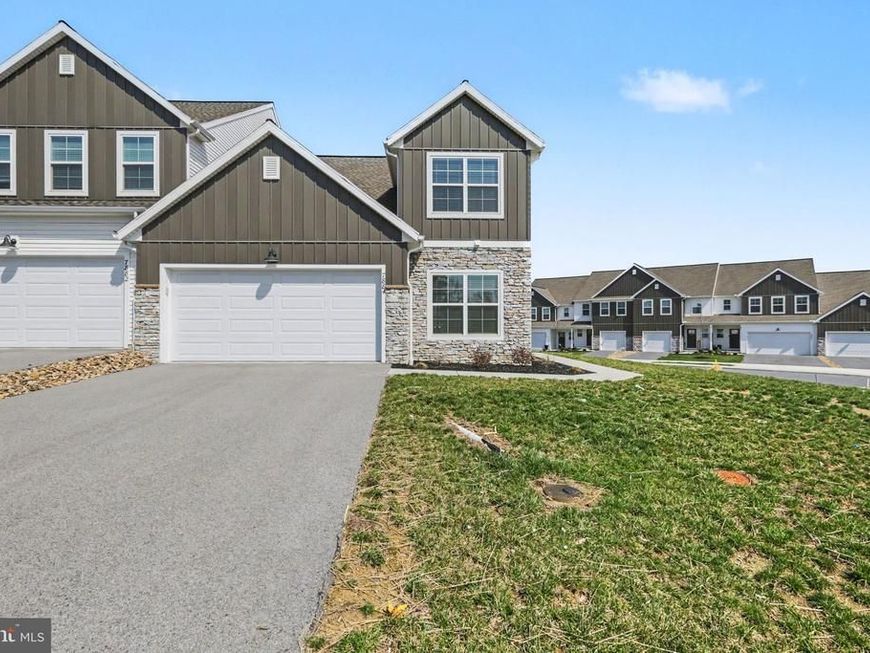 7884 Oak Brook Drive, Harrisburg, PA 17112 Main Photo