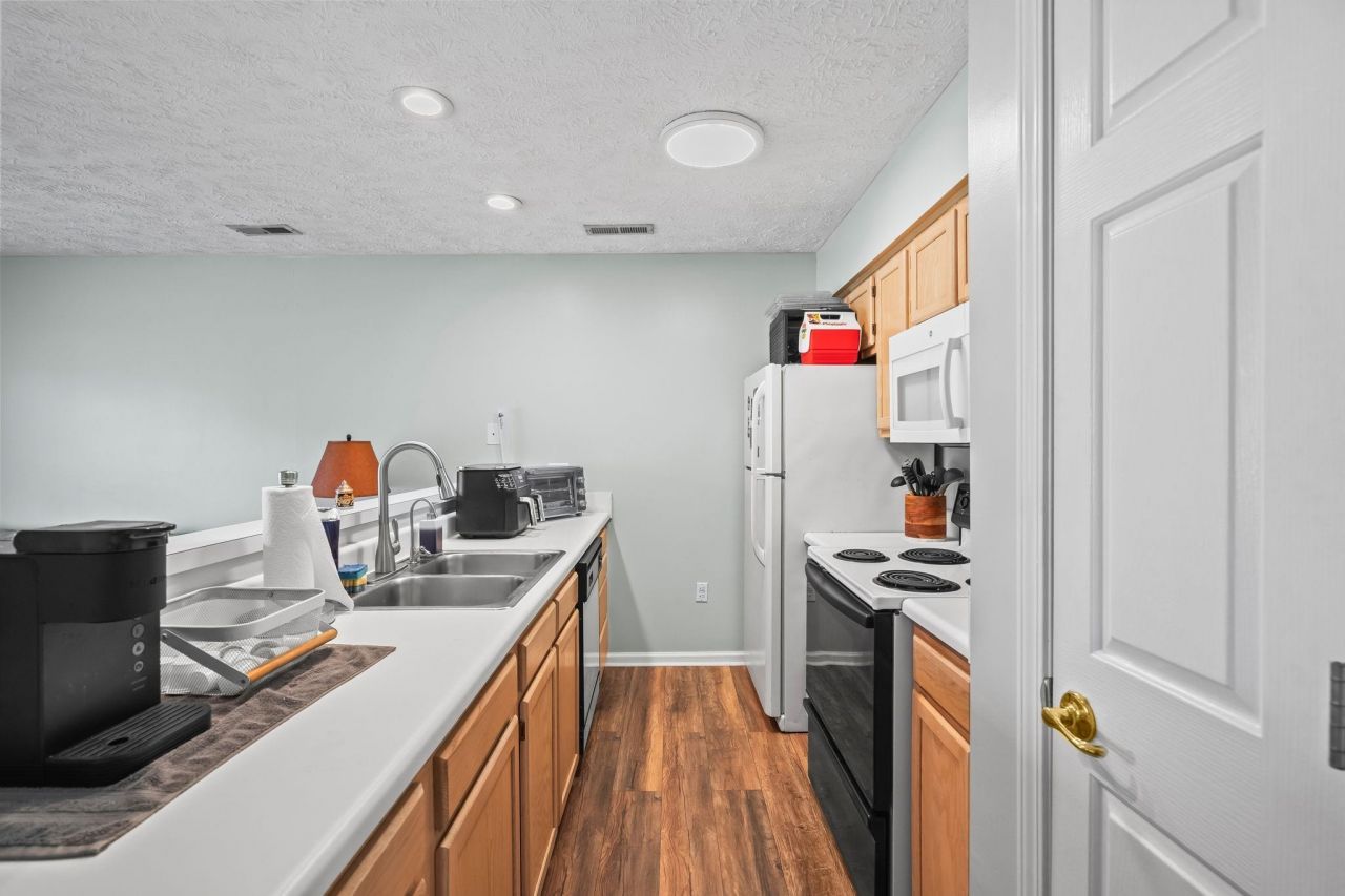 597 Blue River Ct. Photo 11