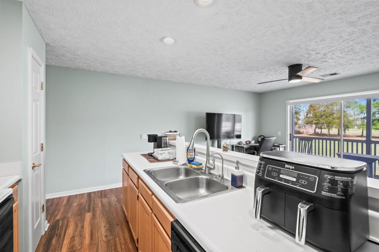 597 Blue River Ct. Photo 13