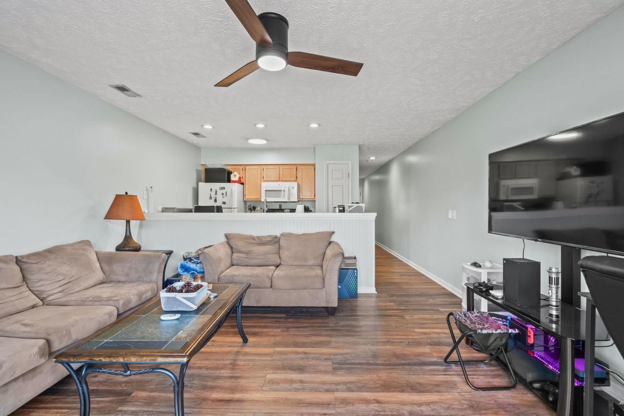 597 Blue River Ct. Photo 4