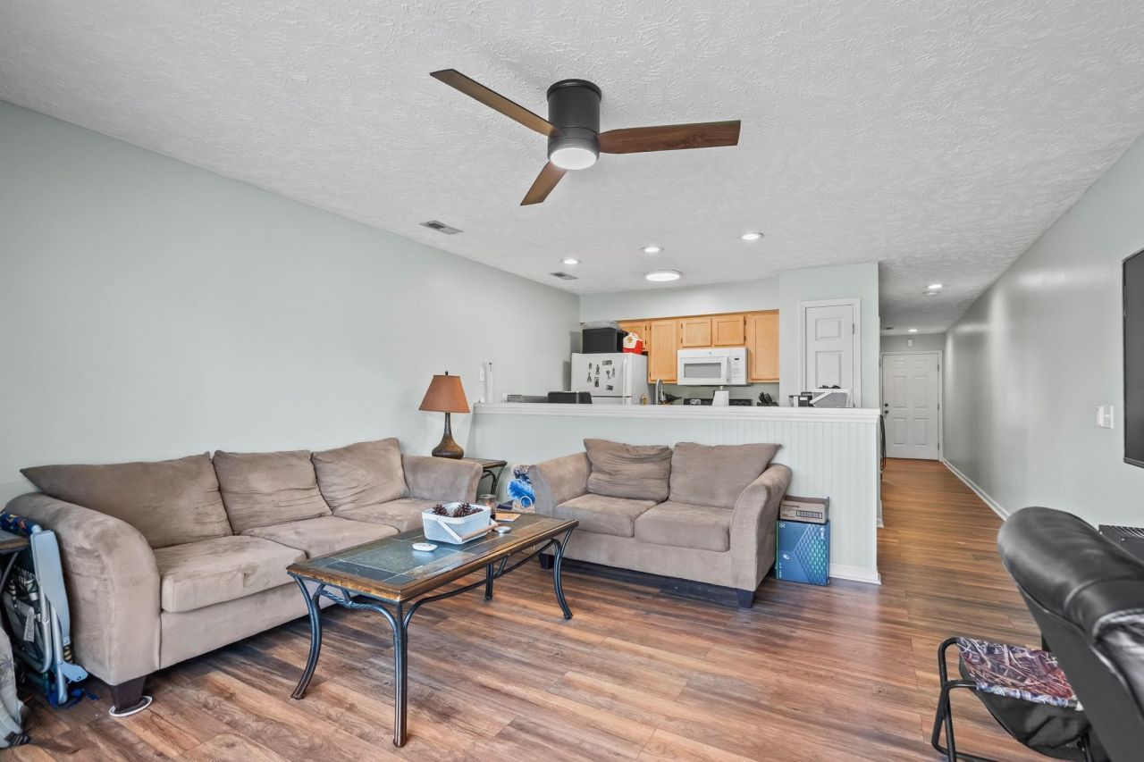 597 Blue River Ct. Photo 8