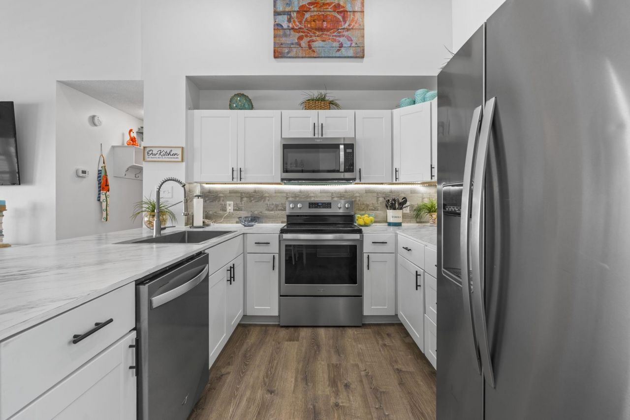 913 Charles St. Photo 13