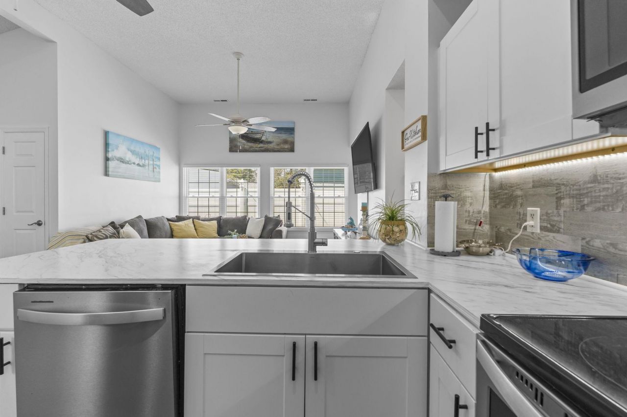 913 Charles St. Photo 15