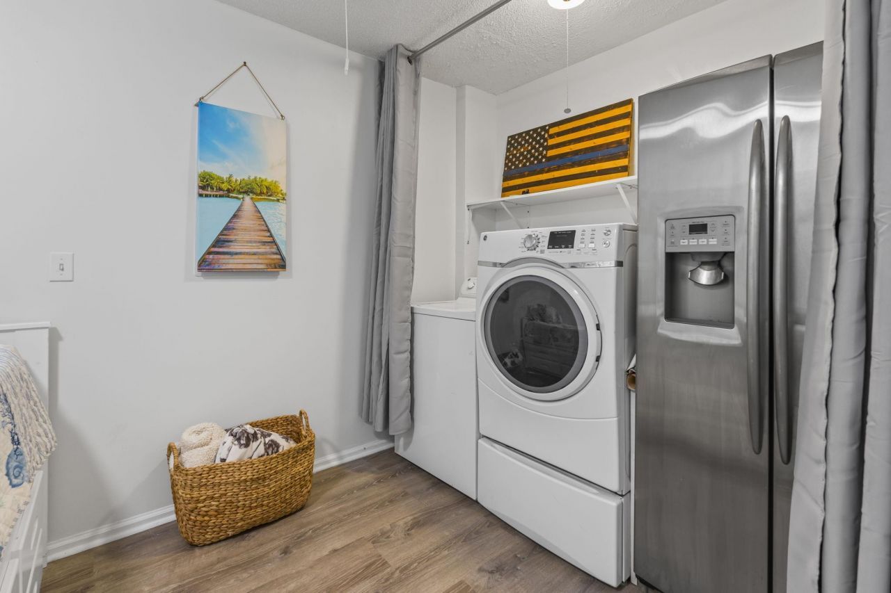 913 Charles St. Photo 19