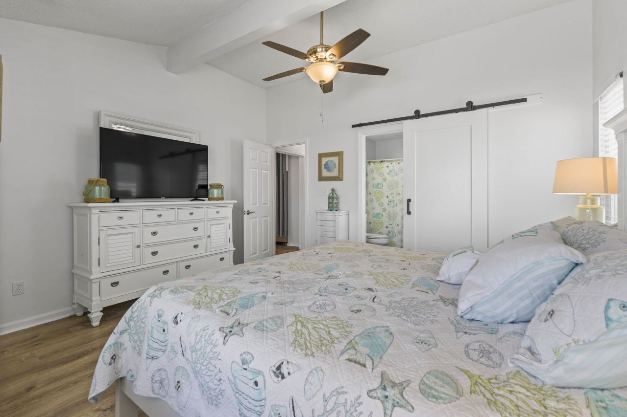 913 Charles St. Photo 21