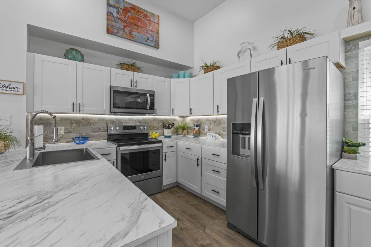 913 Charles St. Photo 25